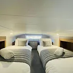 The Hideaway Lodge With Hot Tub