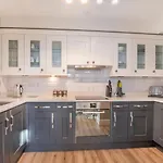 8 Blue Bridge- Elegant And Luxurious 1 Bedroom Apt- Free Parking