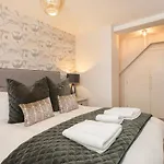 8 Blue Bridge- Elegant And Luxurious 1 Bedroom Apt- Free Parking
