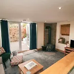 Crumble\'S Hideaway