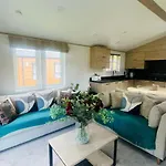 Silver Wood Lodge With Hot Tub
