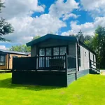 Silver Wood Lodge With Hot Tub