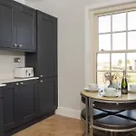 Station View Apartment