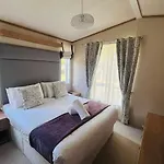 Bakers Lodge With Hot Tub