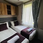 Bakers Lodge With Hot Tub