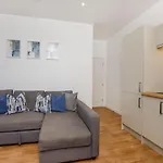 Henry Court Apartment 4