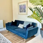 Clifford\'S Reach At Bluebridge Court With Free Parking
