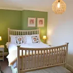 Newly Renovated City Centre Flat - Pass The Keys