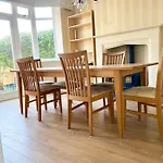 Spacious Five-Bedroom House Close To York Centre - Orchid House