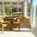 Spacious Five-Bedroom House Close To York Centre - Orchid House