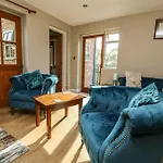 Decca Cottage Is Cheerful One Bedroom Cottage
