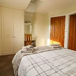 Decca Cottage Is Cheerful One Bedroom Cottage