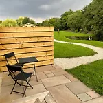 Fox Lodge At Owlet Hideaway - With Hot Tub, Near York