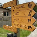 Fox Lodge At Owlet Hideaway - With Hot Tub, Near York