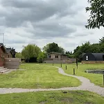 Fox Lodge At Owlet Hideaway - With Hot Tub, Near York