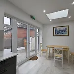 Rooms Near City Centre Private Bath Free Parking