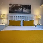 Comfy Home Within City Wall, 10 Mins Walk To Centre, Attractions & Railway Station