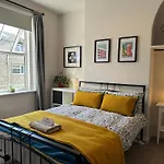 Comfy Home Within City Wall, 10 Mins Walk To Centre, Attractions & Railway Station