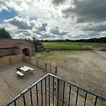 Granary Cottage With Hot Tub