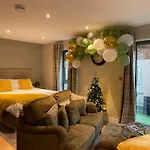 York Staycation With Free Parking