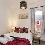 Pet Friendly, Free Netflix 3 Bed House Near York City Center