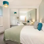 Pet Friendly, Free Netflix 3 Bed House Near York City Center