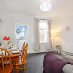 Pet Friendly, Free Netflix 3 Bed House Near York City Center