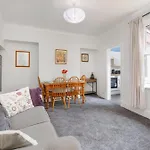Pet Friendly, Free Netflix 3 Bed House Near York City Center