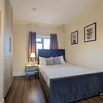 5 Ensuite Bedroom House Near Centre Free Parking