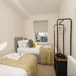 Modern 3 Bed Beautiful House In York