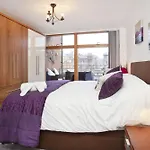 3 Emperors Wharf With Stunning River Views