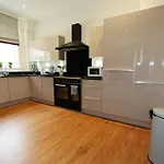 Hunter House Apartment Free Parking Onsite