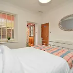 The Location- 1 Free Private Parking Space - 60 Second Walk 2 Minster!