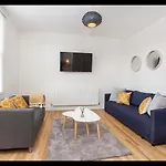 Apartment 5 Blue Bridge Court