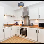 Apartment 5 Blue Bridge Court