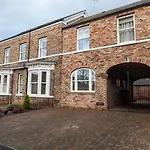 Apartment 5 Blue Bridge Court