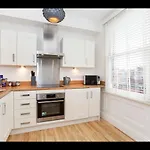 Apartment 5 Blue Bridge Court
