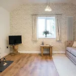 Thrush Nest Cottages - Wren Cottage Sleeps 4, 2 Bedrooms & Stable Cottage Sleeps 2, 1 Bedroom