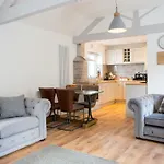 Thrush Nest Cottages - Wren Cottage Sleeps 4, 2 Bedrooms & Stable Cottage Sleeps 2, 1 Bedroom