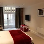 Waters Edge At Cocoa Suites