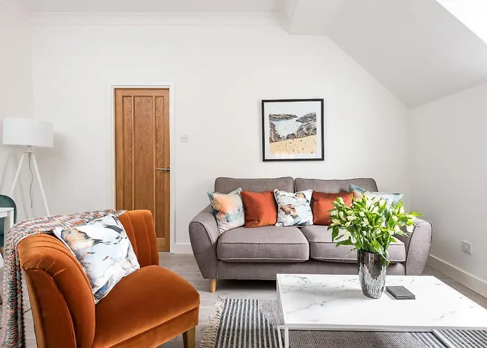 Feversham House