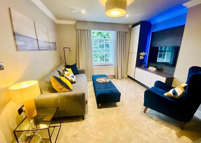 10 Bootham House - Luxury City Centre Apartment With Free Parking For One Car