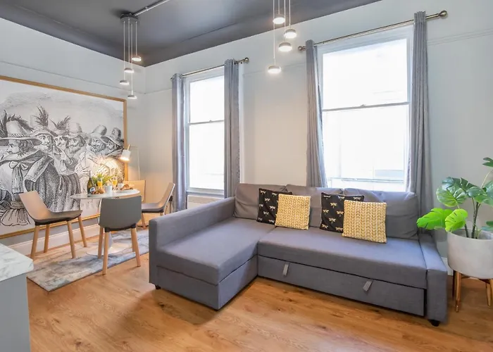 Fawkes Quarter In The Centre Of The City, Sleeps 6