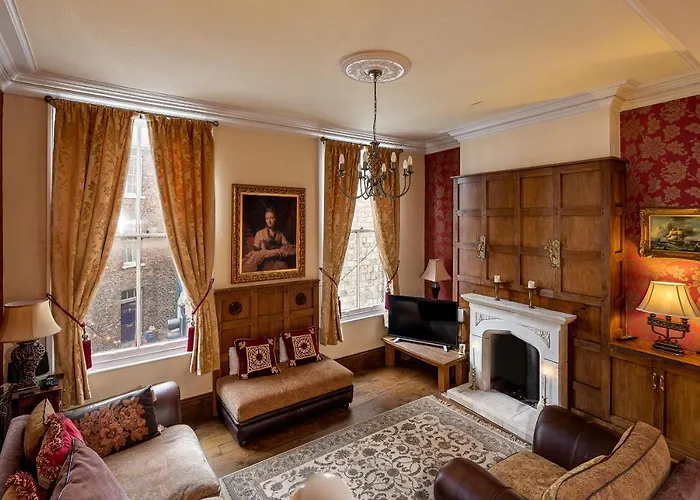 Crookback House