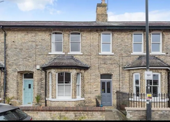 Lovely Spacious Home, 8Mins Walk To York Minster