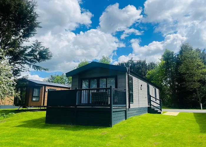 Silver Wood Lodge With Hot Tub