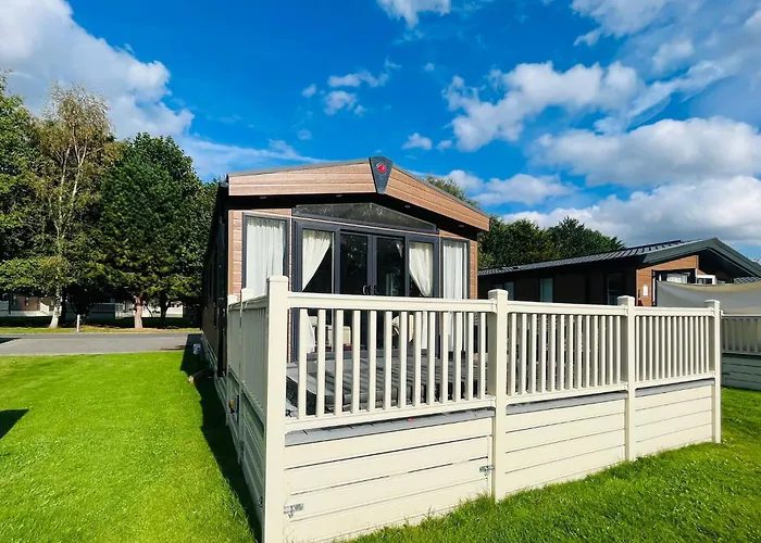 Bakers Lodge With Hot Tub
