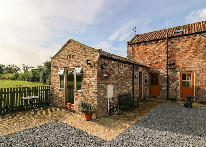 Decca Cottage Is Cheerful One Bedroom Cottage