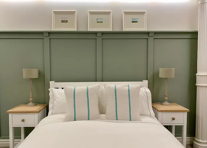 Victoria Bar Walls By Chateau Anna, Central York - Free Parking