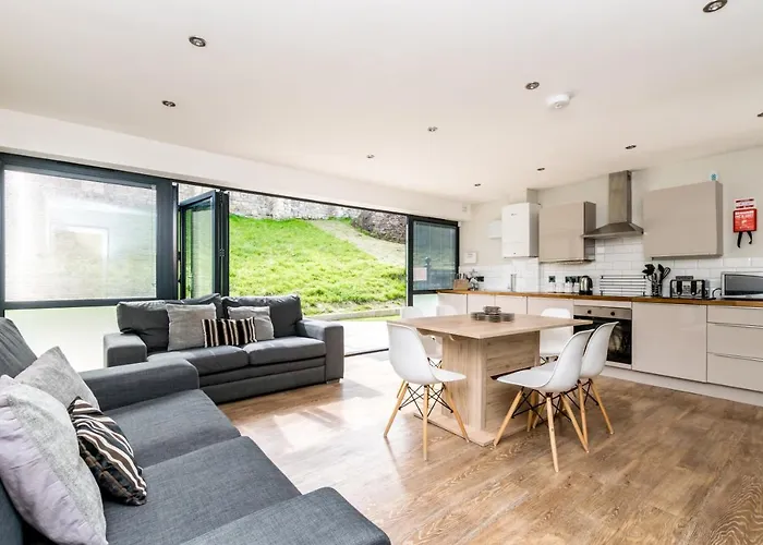 City Apartments - Monkbar Mews